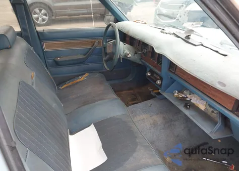 1983 Ford Fairmont Futura z USA, uszkodzony, nr VIN 1FABP36X7DK150794